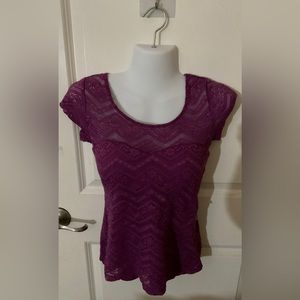 Candie’s Size M Women’s Purple Short Sleeve Blouse